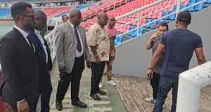 Información inspecciona las áreas de prensa del estadio de Bata antes del histórico evento con el Papa León XIV