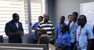 Alumnos del Centro Padre Luis Monti conocen de cerca el funcionamiento de RTVGE en Bata