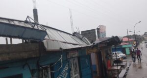 Fuertes lluvias causan destrozos en varias casas en Bata