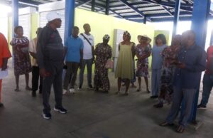 El alcalde de Mongomeyen entrega las llaves del nuevo mercado municipal a 48 mujeres adjudicatarias