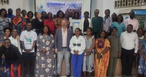 Madres y cuidadoras de la ONG SOS protagonizan un acto de reflexión por el Día de la Mujer