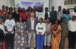 Madres y cuidadoras de la ONG SOS protagonizan un acto de reflexión por el Día de la Mujer