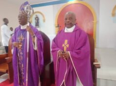 La comunidad católica de Eyang celebra la llegada de su nuevo párroco