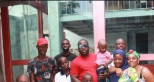 Una mujer alcanza los 100 años y su familia le dedica una emotiva sorpresa en Bata