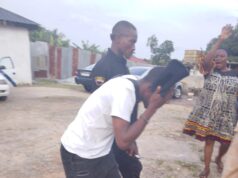 Un taxi invade el carril contrario y provoca un grave accidente en las inmediaciones del barrio Ncolombong.