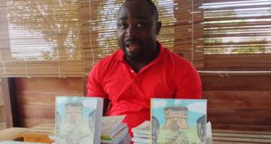 El escritor Eyi Nguema Mangué presenta “La venganza del muerto”, una novela basada en la tradición oral