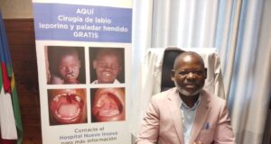 El doctor Santiago Angüe Masoko, cirujano del Hospital INSESO: “Queremos llegar a todos los niños del país con labio leporino”