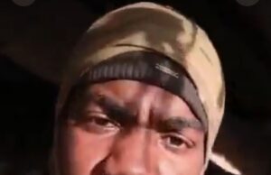 Nguema obiang mangue reacciona con preocupación ante un video de un joven ecuatoguineano en guerra