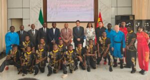 La Embajada de China dona material deportivo a la escuela de Kung Fu «Maestro Román Ondjigui»