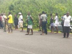 Un joven muere en un brutal accidente de moto en Akonibe
