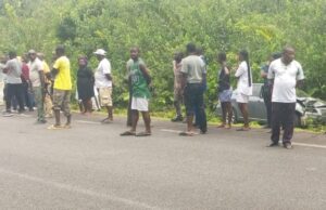 Un joven muere en un brutal accidente de moto en Akonibe