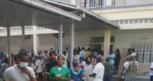 Bata: Un hombre de 60 años hiere con un machete a un niño de 9 por intentar coger mangos de su árbol en el barrio Nkolombong