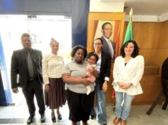 Reencuentro emocionante: la diplomacia facilita el regreso de Zoe a los brazos de su madre