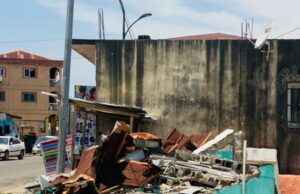 Bata enfrenta quejas ciudadanas por restos de escombros sin retirar.