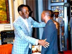 Obiang consuela al padre que perdió a toda su familia en la tragedia de Agropolis