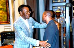 Obiang consuela al padre que perdió a toda su familia en la tragedia de Agropolis