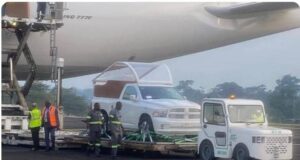 Avanza la logística: el papamóvil del Papa León XIV ya está en Camerún