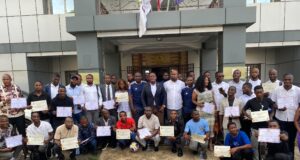 Nuevos árbitros de fútbol once y fútsal reciben sus certificados tras concluir el curso organizado por FEGUIFUT