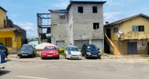 Crece el número de vehículos abandonados en las calles de Bata