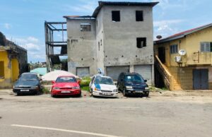 Crece el número de vehículos abandonados en las calles de Bata