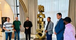 Cultura incorpora al Sofitel Presidencial la escultura “Elat Moyong” como símbolo nacional