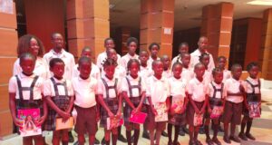 Alumnos del Virgen de Asunción visitan la Biblioteca Juan Pablo II para fomentar la lectura