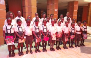 Alumnos del Virgen de Asunción visitan la Biblioteca Juan Pablo II para fomentar la lectura