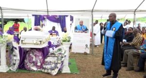 Los restos mortales del fiscal Cándido Nve Etogo Okomo reciben sepultura en Mbirale ( Kogo)