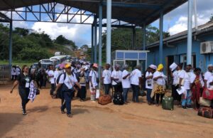 Fieles de Libreville, Oyem y Port-Gentil llegan a Mongomo para ver al Papa León XIV