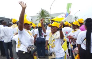 Guinea Ecuatorial da la bienvenida al Papa con fervor, cantos y entusiasmo popular