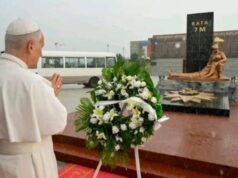 El Papa León XIV rinde homenaje a las víctimas del 7M bajo la lluvia en Bata