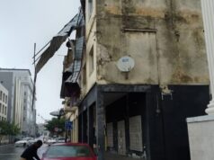 Vientos fuertes dañan techo de edificio en pleno centro de Malabo