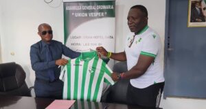 EL Club Unión Vésper presenta a su nuevo entrenador, Yves Clement, y a los técnicos que liderarán el nuevo proyecto