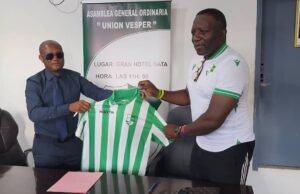 EL Club Unión Vésper presenta a su nuevo entrenador, Yves Clement, y a los técnicos que liderarán el nuevo proyecto