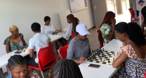 20 jugadoras protagonizan un vibrante torneo de ajedrez en Djibloho