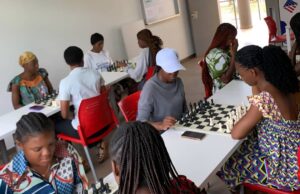 20 jugadoras protagonizan un vibrante torneo de ajedrez en Djibloho