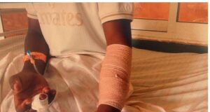 Una discusión por el clásico termina con un joven gravemente herido en Mbamebeiñ