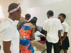 Desmaya una alumna en plena aula de clase en el complejo educativo de Nkoantoma (Bata)