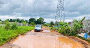 El deterioro de la carretera de Mondong agrava las dificultades de movilidad en la zona