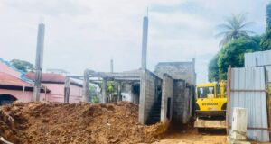 Ordenación de Tierras pone freno a las construcciones ilegales con el derribo de una obra en Bata