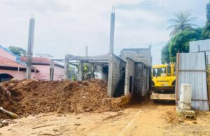 Ordenación de Tierras pone freno a las construcciones ilegales con el derribo de una obra en Bata