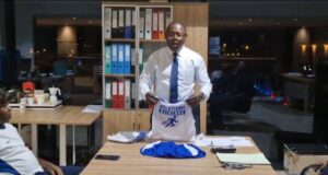 Djibloho presenta el nuevo uniforme que lucirán sus atletas en campeonatos regionales y nacionales