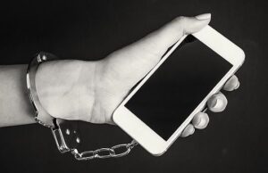 Ciudadanos alertan sobre la creciente adicción a las redes sociales
