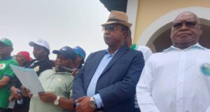 Cristóbal Ambrosio Nze Nfumu encabeza una gran manifestación popular en Ebebiyin por el natalicio del Jefe de Estado