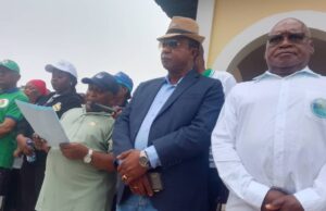 Cristóbal Ambrosio Nze Nfumu encabeza una gran manifestación popular en Ebebiyin por el natalicio del Jefe de Estado