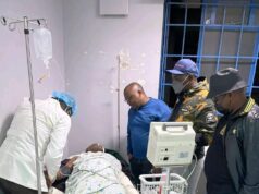 Dos estudiantes agreden a su profesor de matemáticas con tijeras en plena clase en Gabón