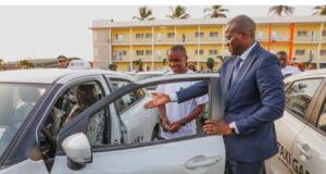 Gabón impulsa el empleo juvenil con la entrega de nuevos vehículos del programa Taxi Gab+