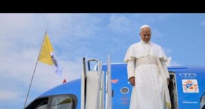 Una avería en el avión del papa León XIV obliga a su traslado a Roma en el Falcon del rey de España