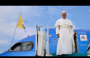Una avería en el avión del papa León XIV obliga a su traslado a Roma en el Falcon del rey de España