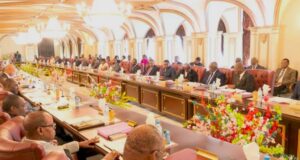 El Gobierno ha presentado este martes su dimisión en bloque durante un Consejo de Ministros extraordinario presidido por el jefe del Estado y de gobierno en el Palacio del Pueblo de Malabo